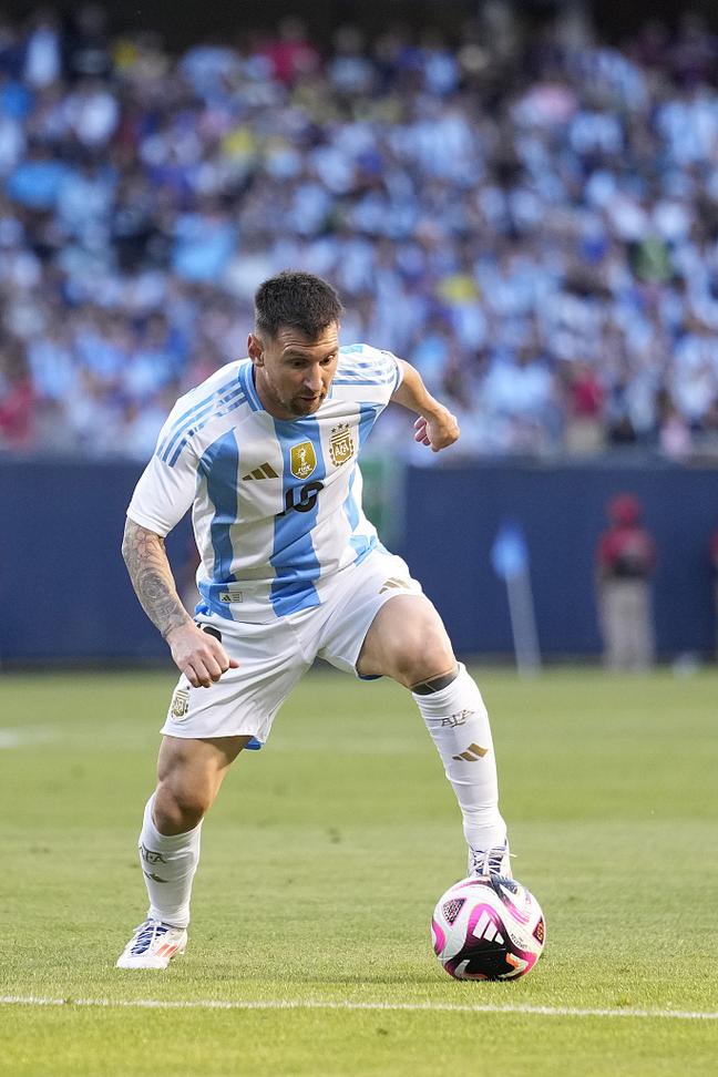 贵州12岁跳水小将全运会出场时做C罗庆祝动作：我喜欢C罗（全运会出场模仿C罗庆祝，贵州12岁跳水小将：我喜欢C罗）