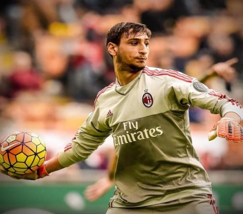 穆勒：孙兴慜是一名非凡的球员，他的任意球破门让人惊叹（穆勒称孙兴慜为非凡球员：其任意球破门令人惊艳）