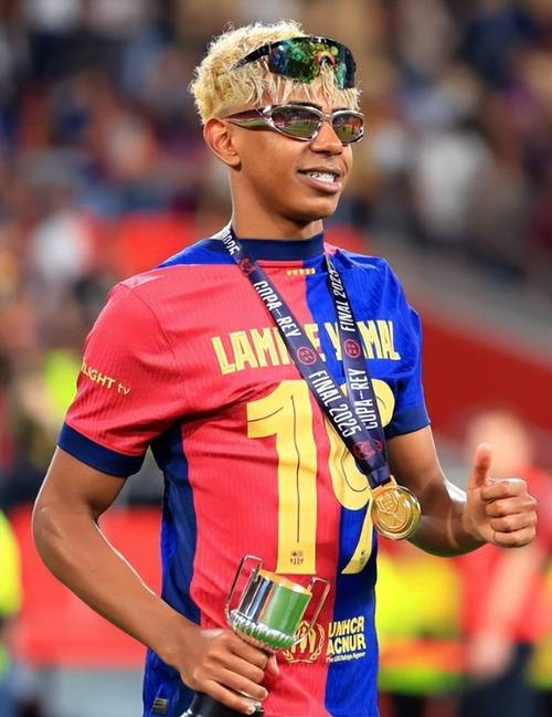 罗体：萨里向洛蒂托要求在一月引进一名高水平中场球员（罗马体育报：萨里要求洛蒂托在一月引进一名高水平中场）