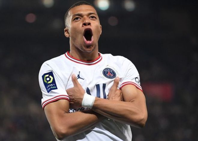 雷迪克：里夫斯在对热火首节伤到腹股沟，明天再次评估他伤情