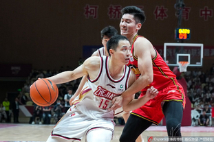 北京国安足协杯夺冠，法比奥荣膺金靴，球员拼尽全力，彰显拼搏精神。（北京国安问鼎足协杯，法比奥夺金靴，众将拼尽全力诠释拼搏精神）