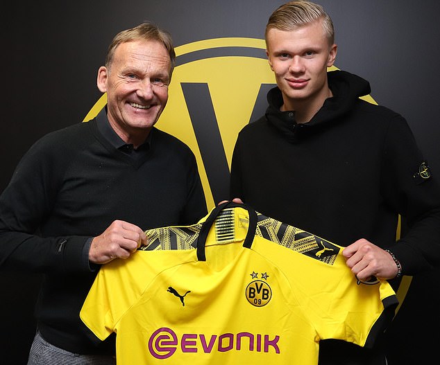 足球国足再次加练射门，教练组严要求（国足射门训练再加码，教练组要求更严）