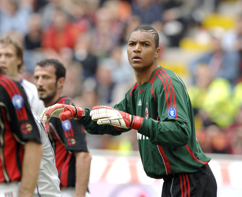 塞斯·库里谈首秀：刚上场时有点紧张，队友非常懂我的打法（塞斯·库里谈首秀：初登场略显紧张，队友很了解我的打法）