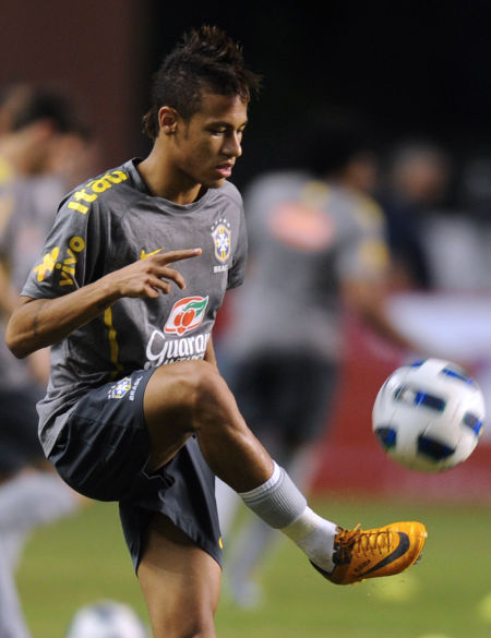 此前腿筋疼，RMC：登贝莱训练了，预计能进对阵拜仁的大名单（曾因腿筋不适，RMC：登贝莱已参加训练，有望进入对拜仁大名单）