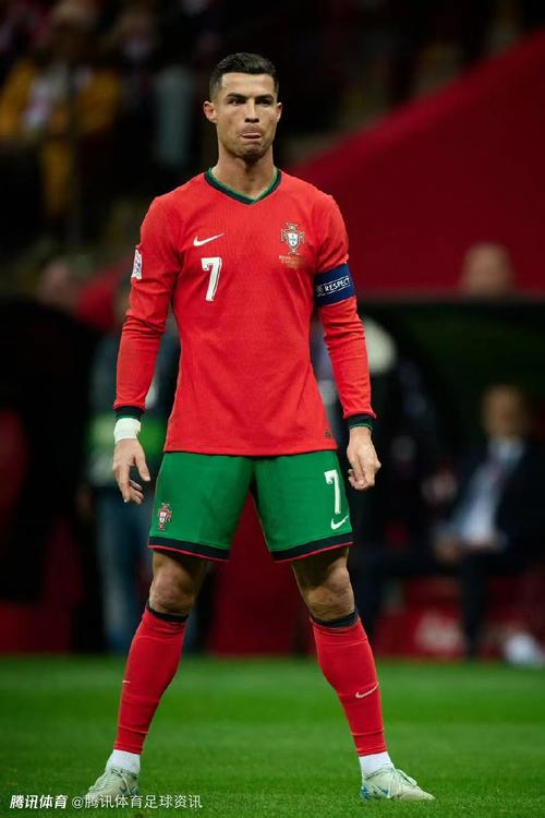 定位球魔术师：法国人乔弗尔如何在阿森纳打造自己的标志形象（法国人乔弗尔如何在阿森纳塑造定位球招牌风格）