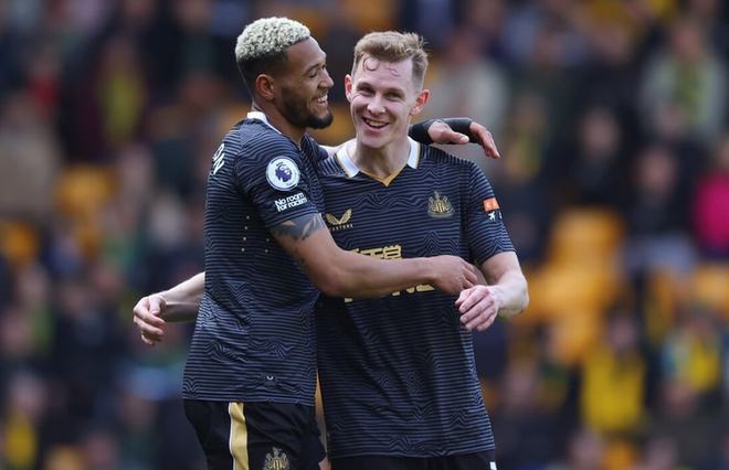 曼联将以1亿英镑的价格击败曼城，前锋签约已成定局，巴塞罗那的挖角行动也变得“认真”起来。（曼联拟砸1亿英镑压过曼城，前锋签约基本敲定，巴萨也认真投入争夺）