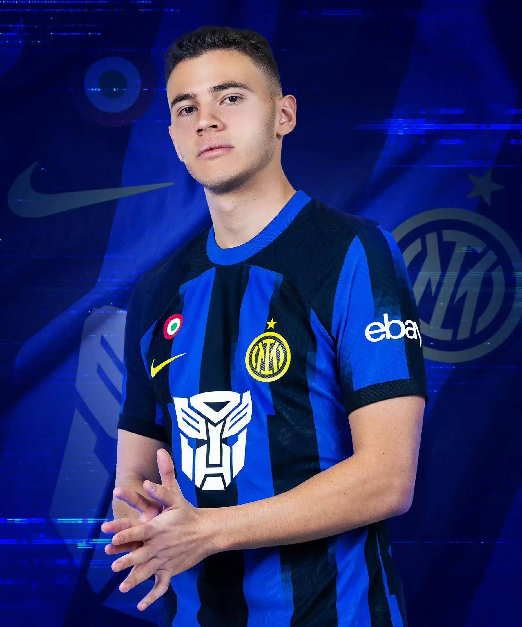 足球周刊：刘若钒曾想回成都却被徐正源拒绝，后获里卡多、穆斯卡特赏识（足球周刊：刘若钒曾欲回蓉遭徐正源否决，后获里卡多与穆斯卡特青睐）