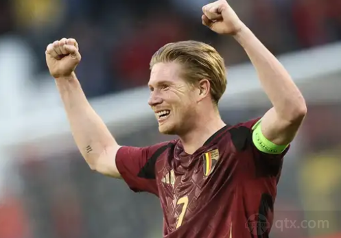 打成表演赛！徐杰单节三分6中5＊3节得到23分（比赛成了表演！徐杰单节三分6投5中，三节砍下23分）